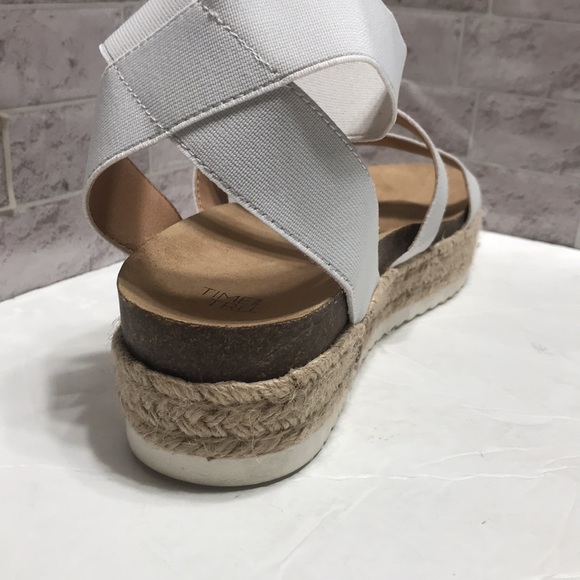 New Time & Tru White Strappy Flatform Sandals - Picture 10 of 14